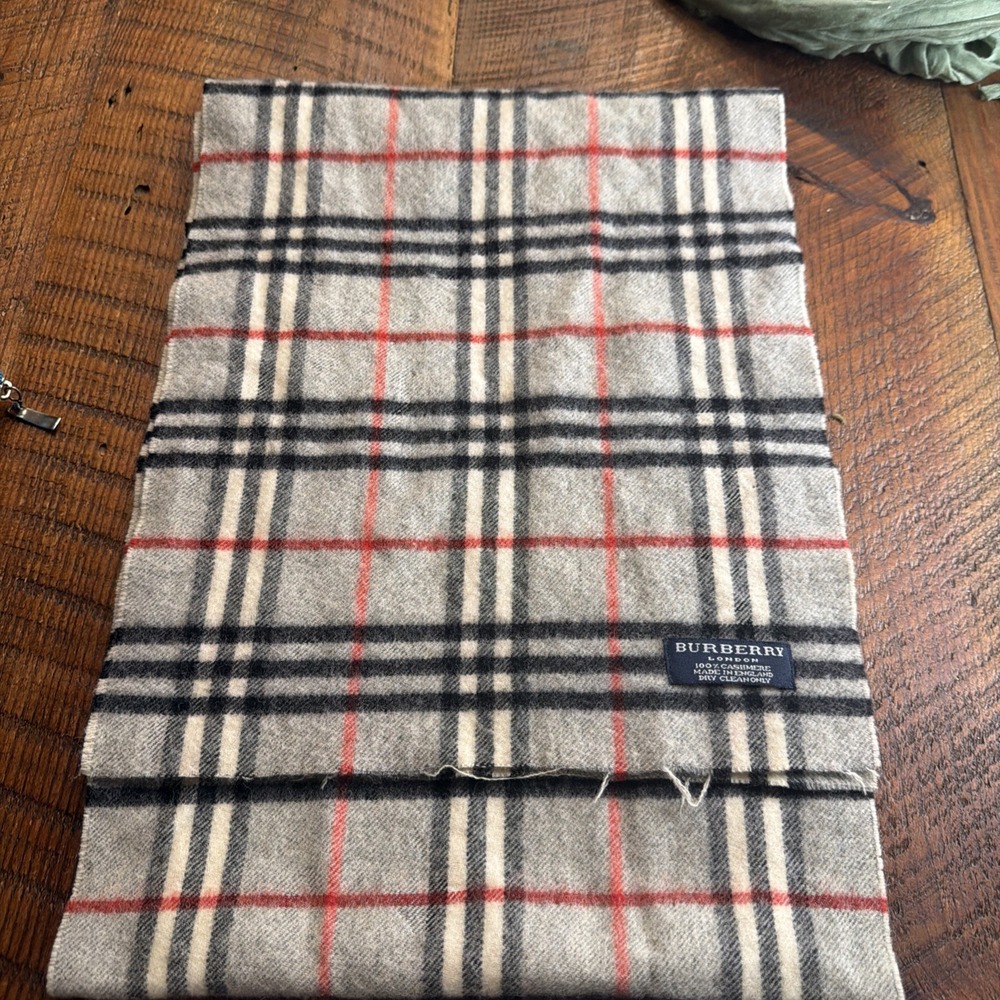 Burberry 100% cashmere vintage scarf - Burberry nova check gray scarf